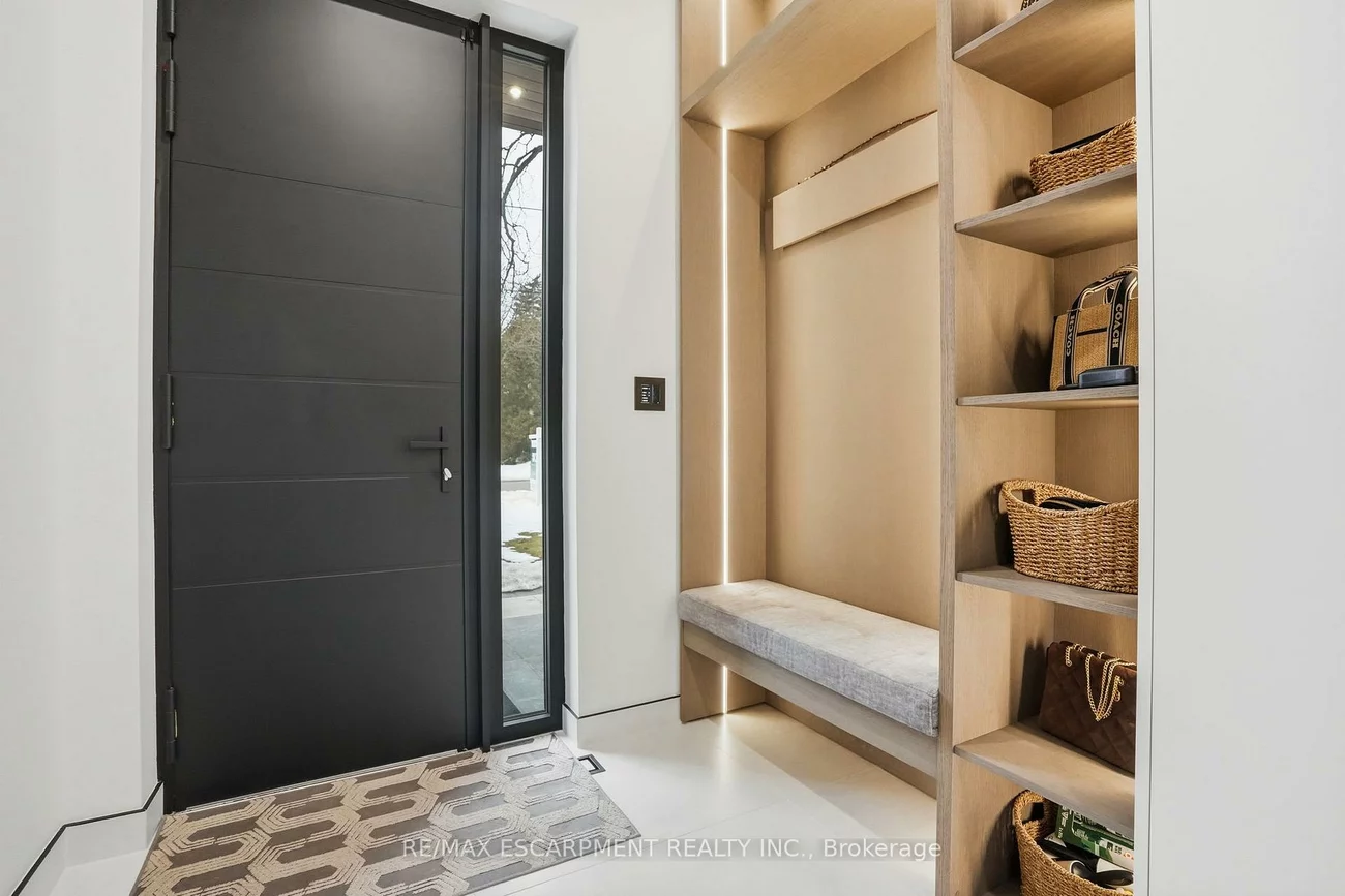 1441, Lochlin, Mineola, Mississauga