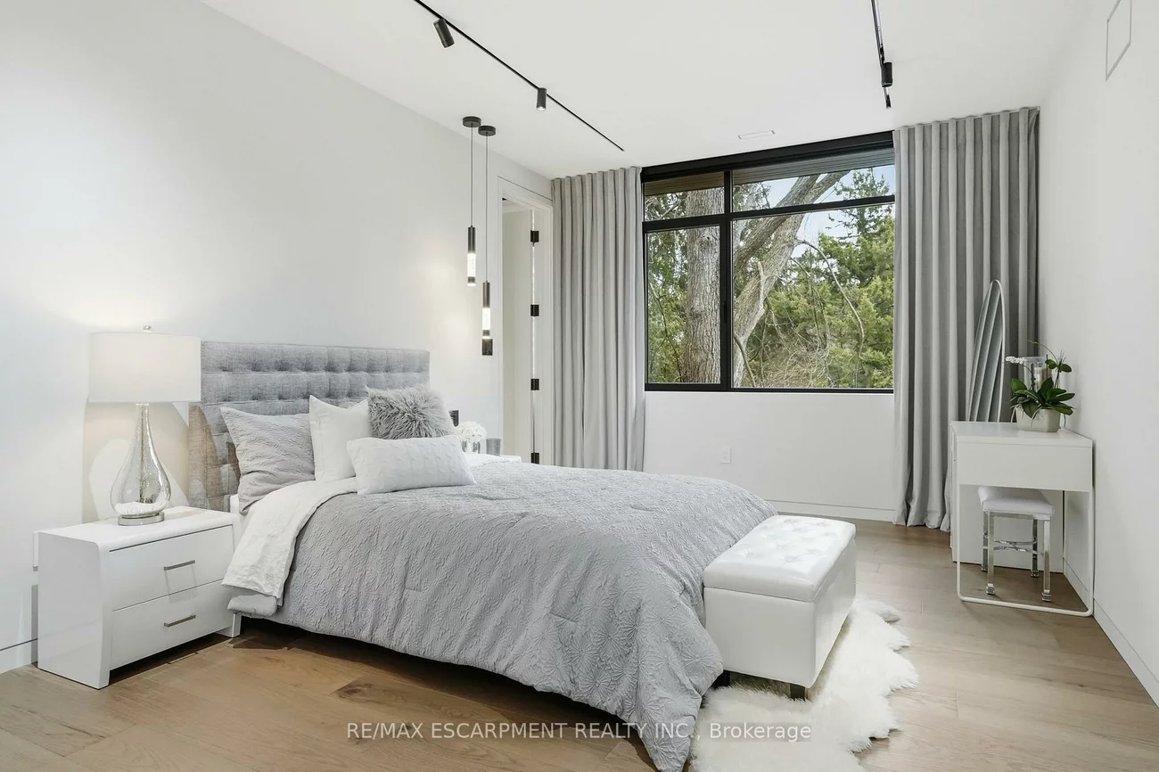 1441, Lochlin, Mineola, Mississauga