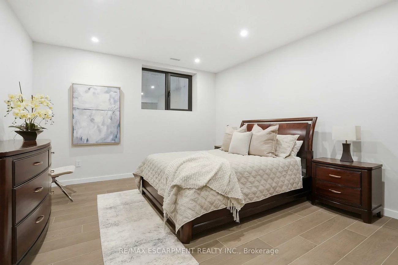 1441, Lochlin, Mineola, Mississauga