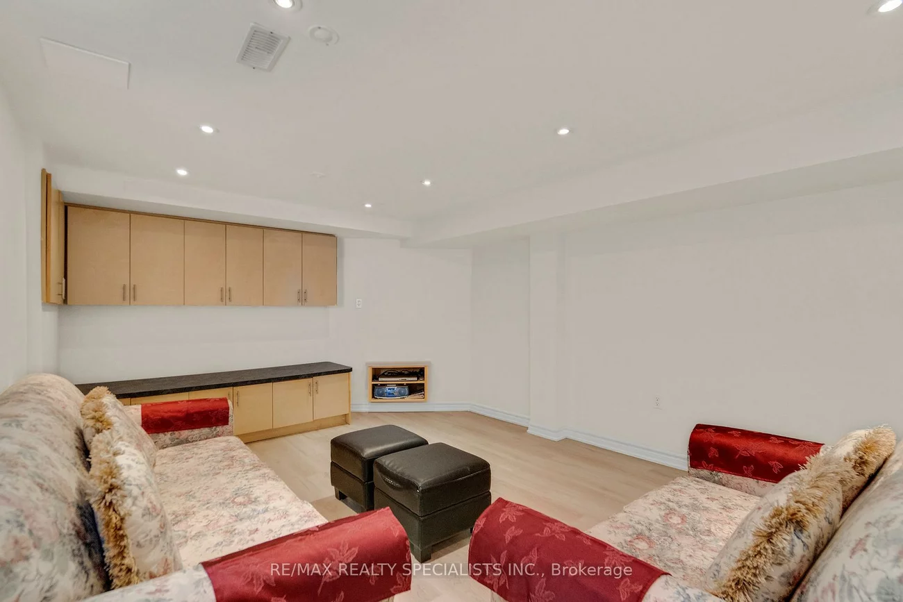 794, White Clover, East Credit, Mississauga