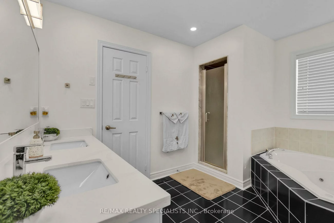 794, White Clover, East Credit, Mississauga