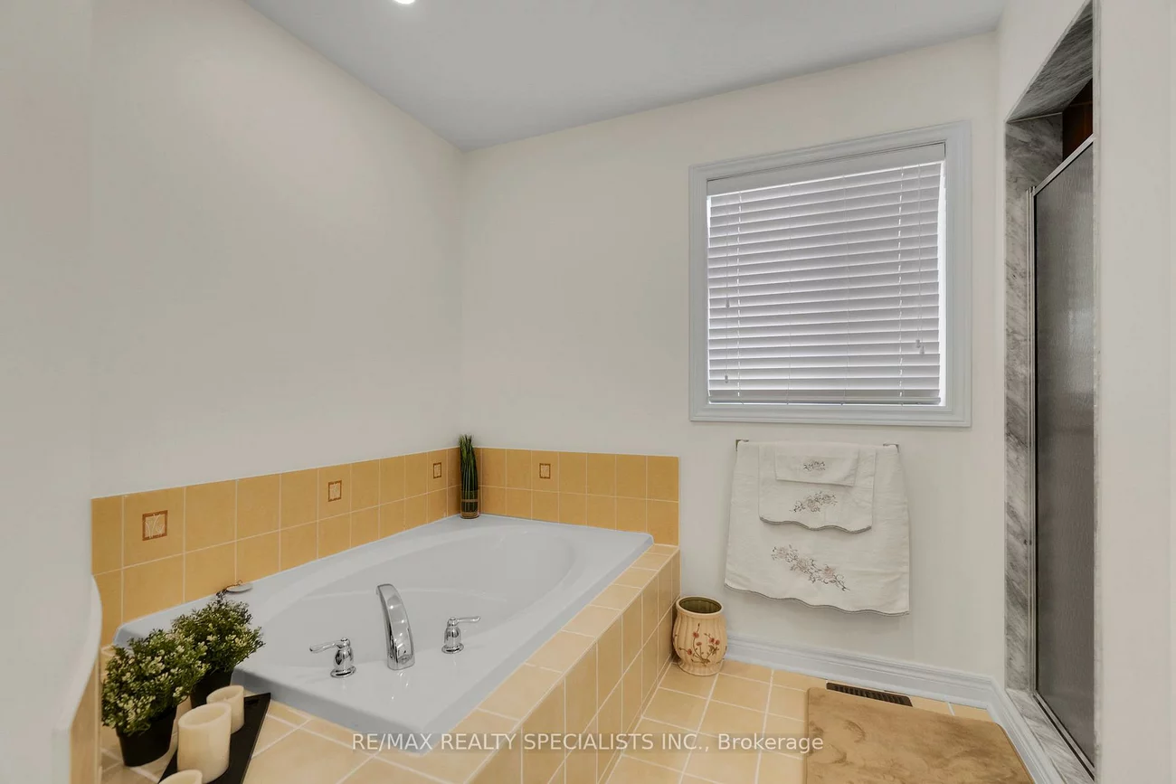 794, White Clover, East Credit, Mississauga