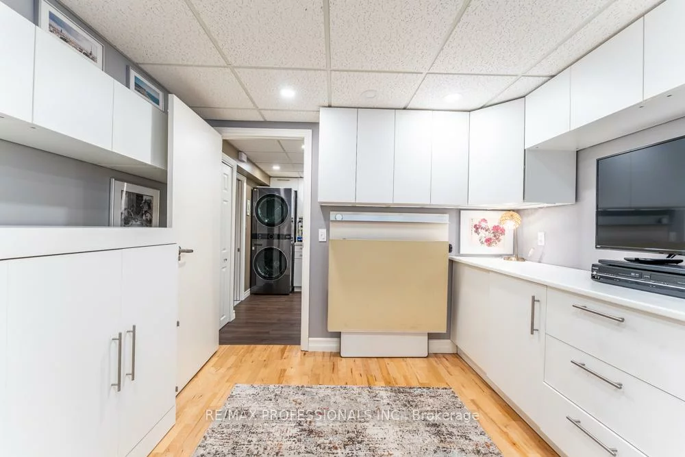 1427, Kenmuir, Mineola, Mississauga