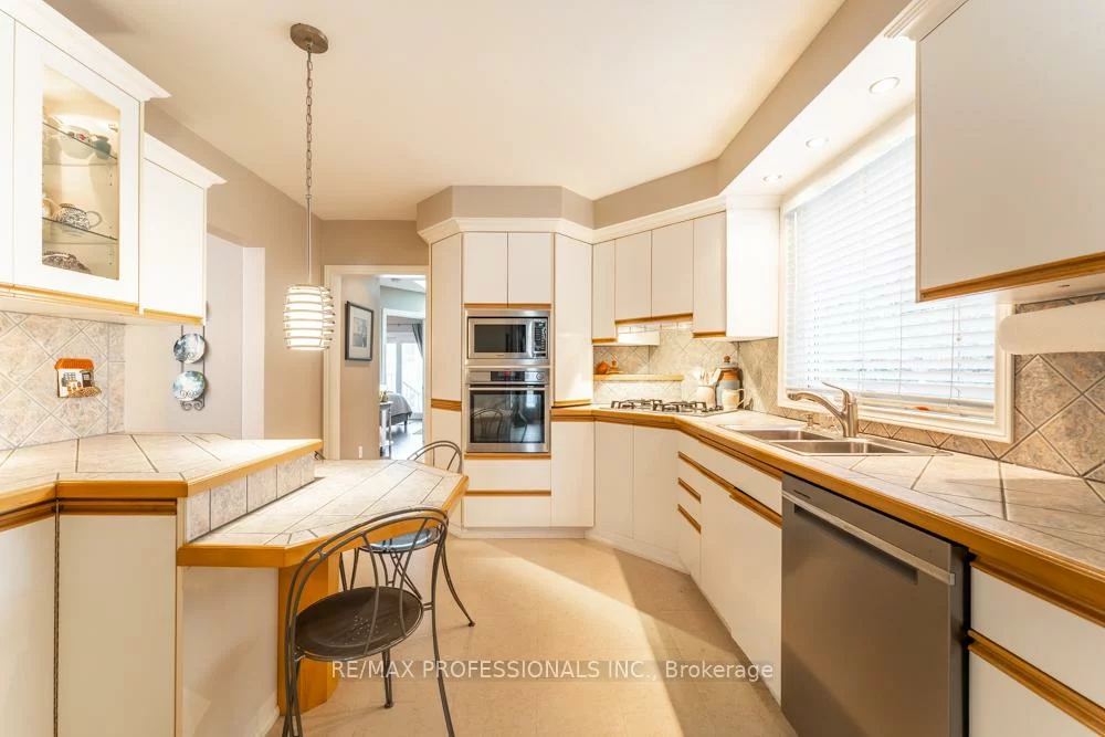 1427, Kenmuir, Mineola, Mississauga