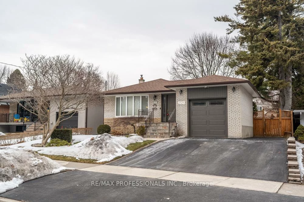 1427, Kenmuir, Mineola, Mississauga