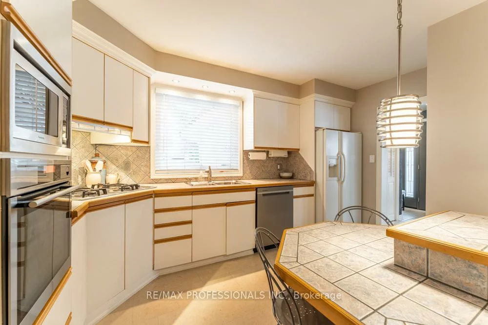 1427, Kenmuir, Mineola, Mississauga