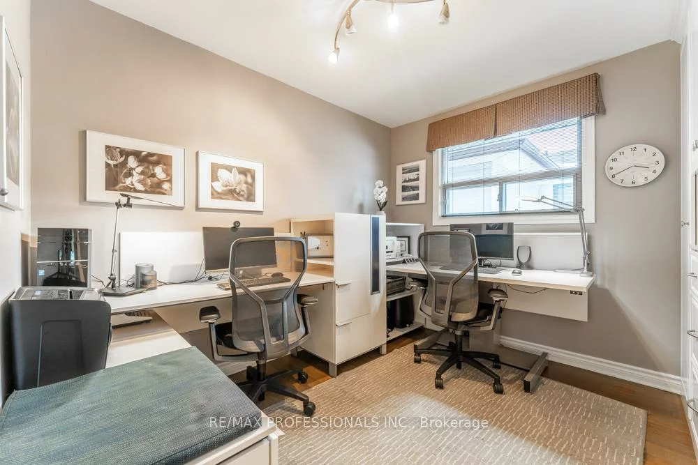 1427, Kenmuir, Mineola, Mississauga