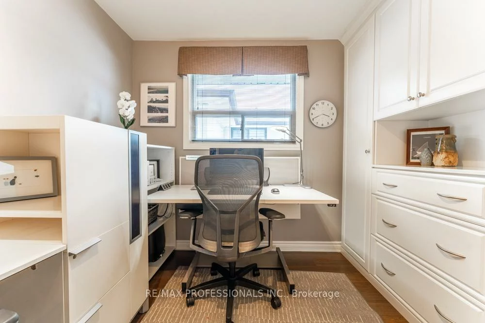 1427, Kenmuir, Mineola, Mississauga