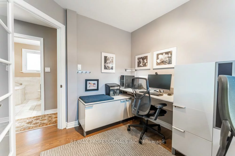 1427, Kenmuir, Mineola, Mississauga