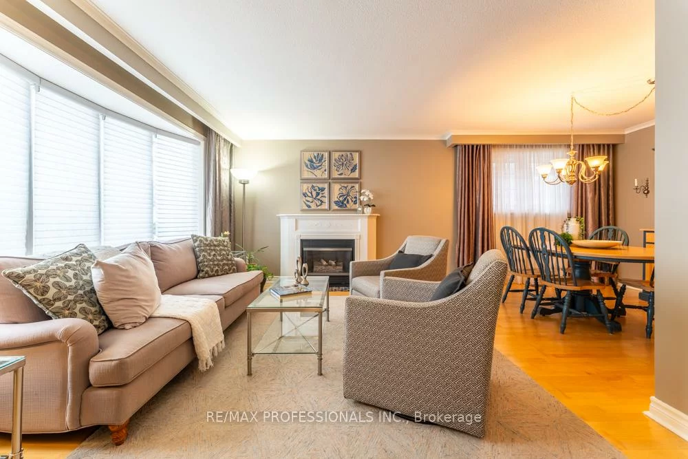 1427, Kenmuir, Mineola, Mississauga