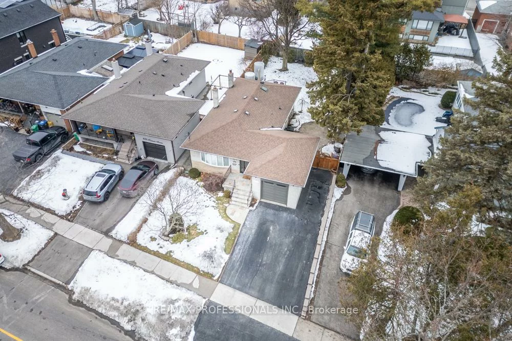 1427, Kenmuir, Mineola, Mississauga