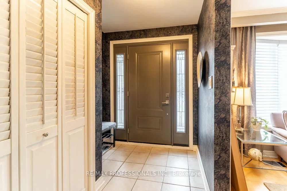 1427, Kenmuir, Mineola, Mississauga