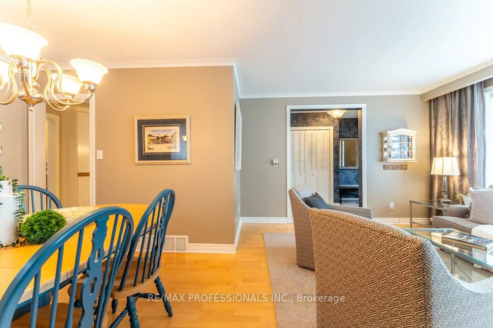 1427, Kenmuir, Mineola, Mississauga