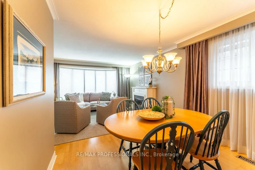 1427, Kenmuir, Mineola, Mississauga