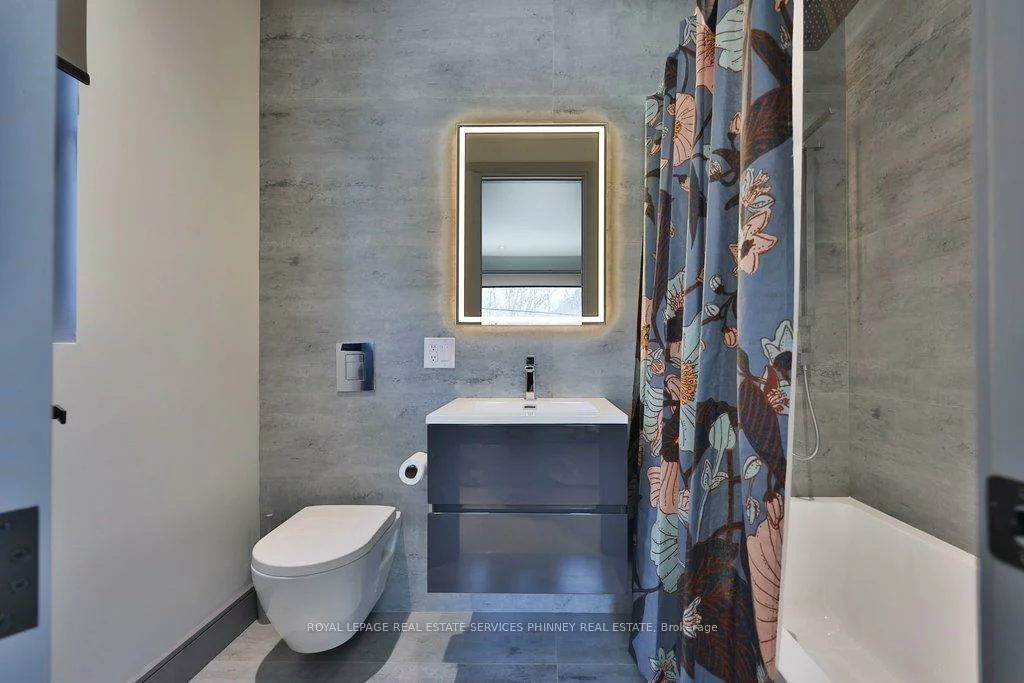 1617, Trotwood, Mineola, Mississauga