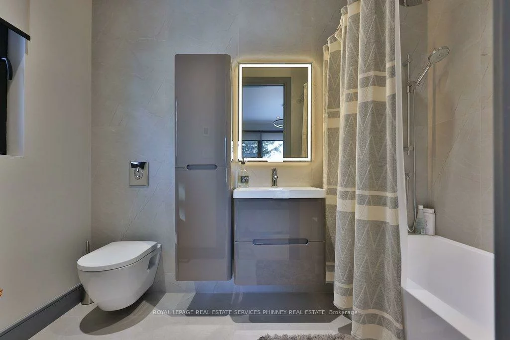 1617, Trotwood, Mineola, Mississauga