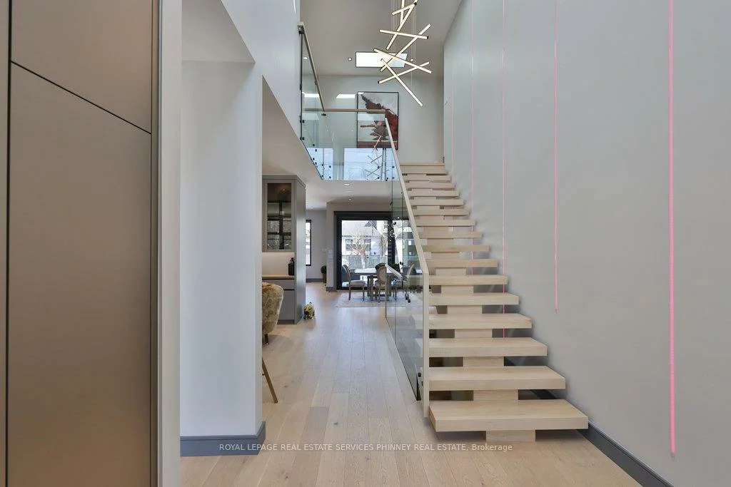 1617, Trotwood, Mineola, Mississauga