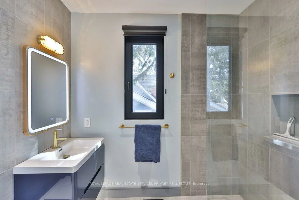 1617, Trotwood, Mineola, Mississauga