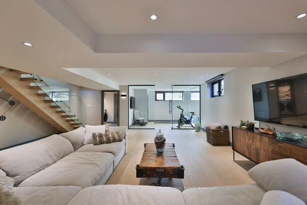 1617, Trotwood, Mineola, Mississauga