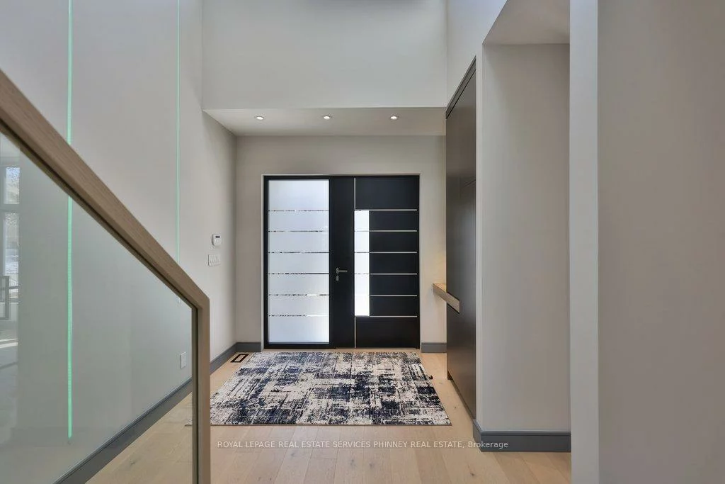 1617, Trotwood, Mineola, Mississauga