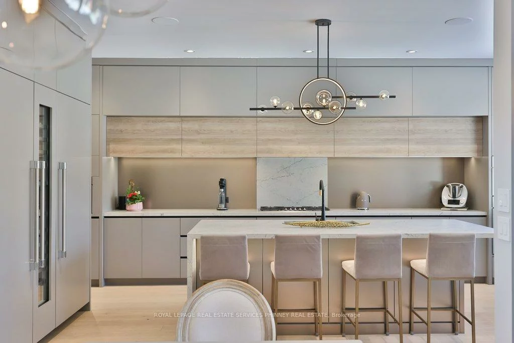 1617, Trotwood, Mineola, Mississauga