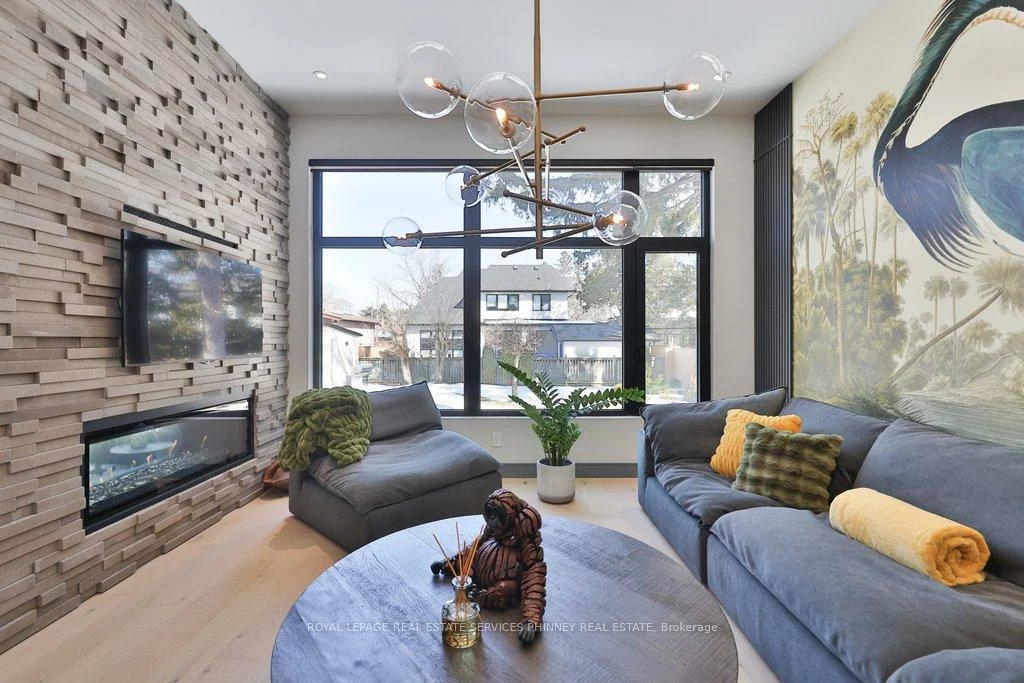 1617, Trotwood, Mineola, Mississauga