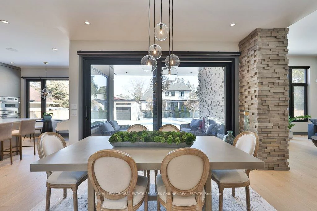 1617, Trotwood, Mineola, Mississauga