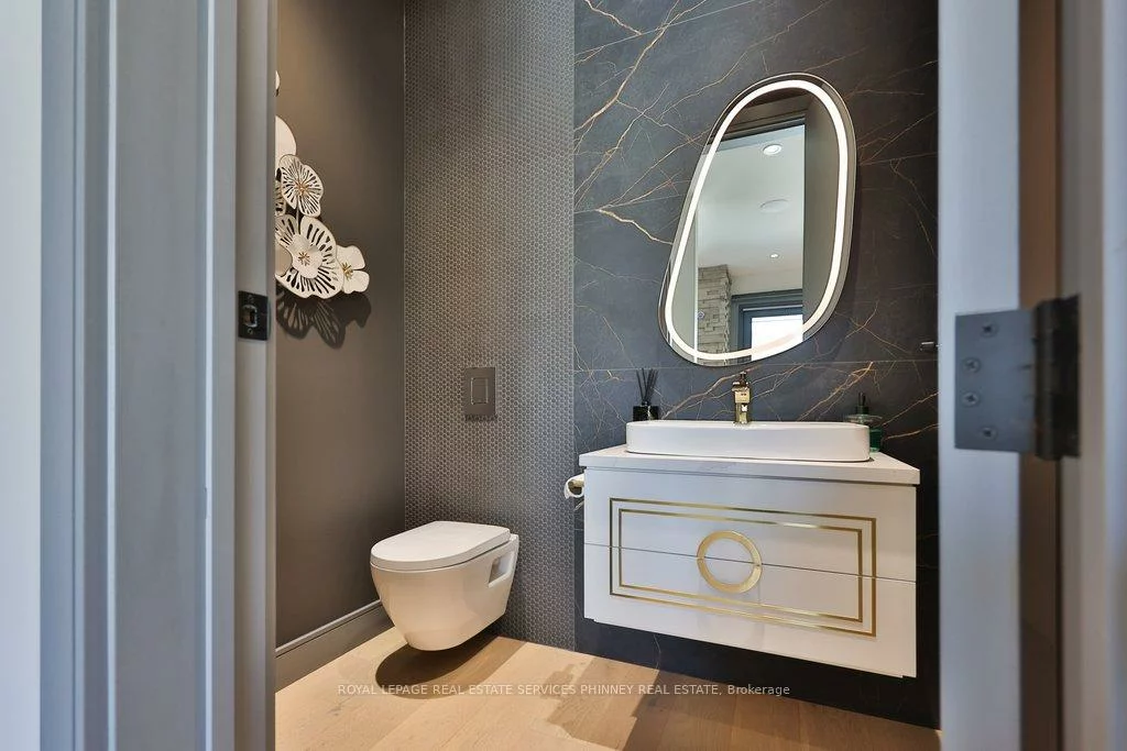 1617, Trotwood, Mineola, Mississauga