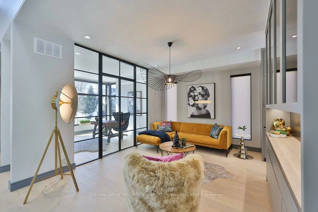 1617, Trotwood, Mineola, Mississauga