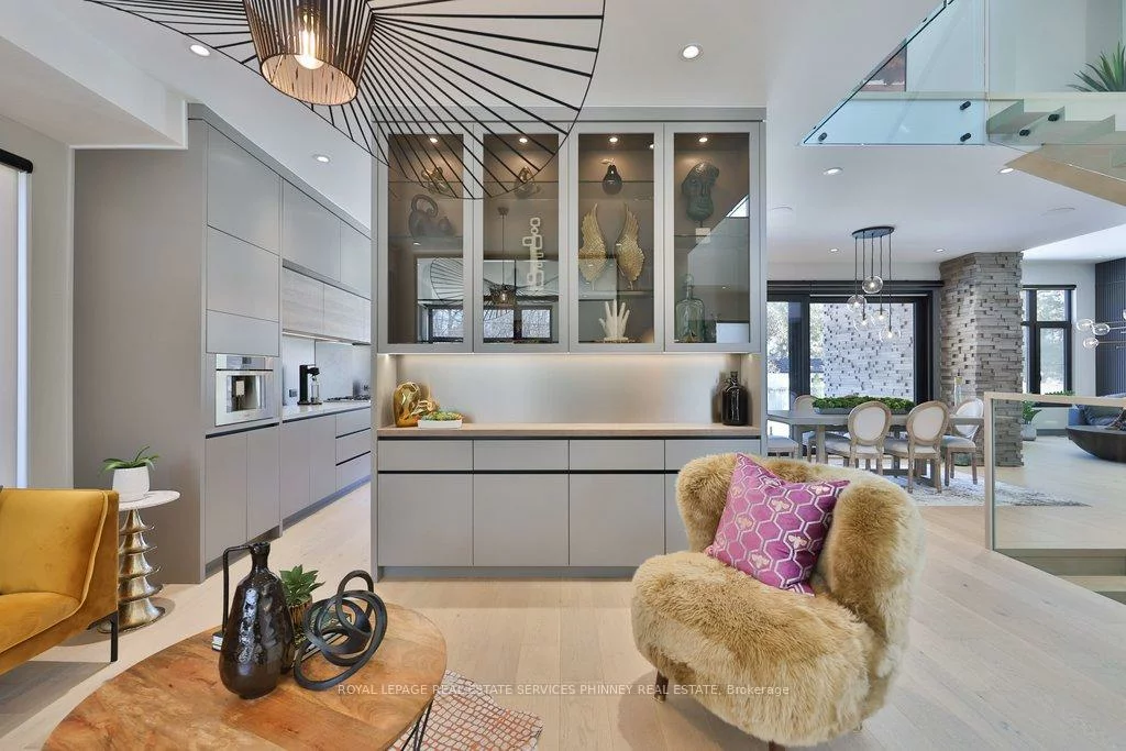 1617, Trotwood, Mineola, Mississauga