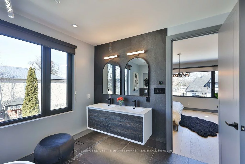 1617, Trotwood, Mineola, Mississauga