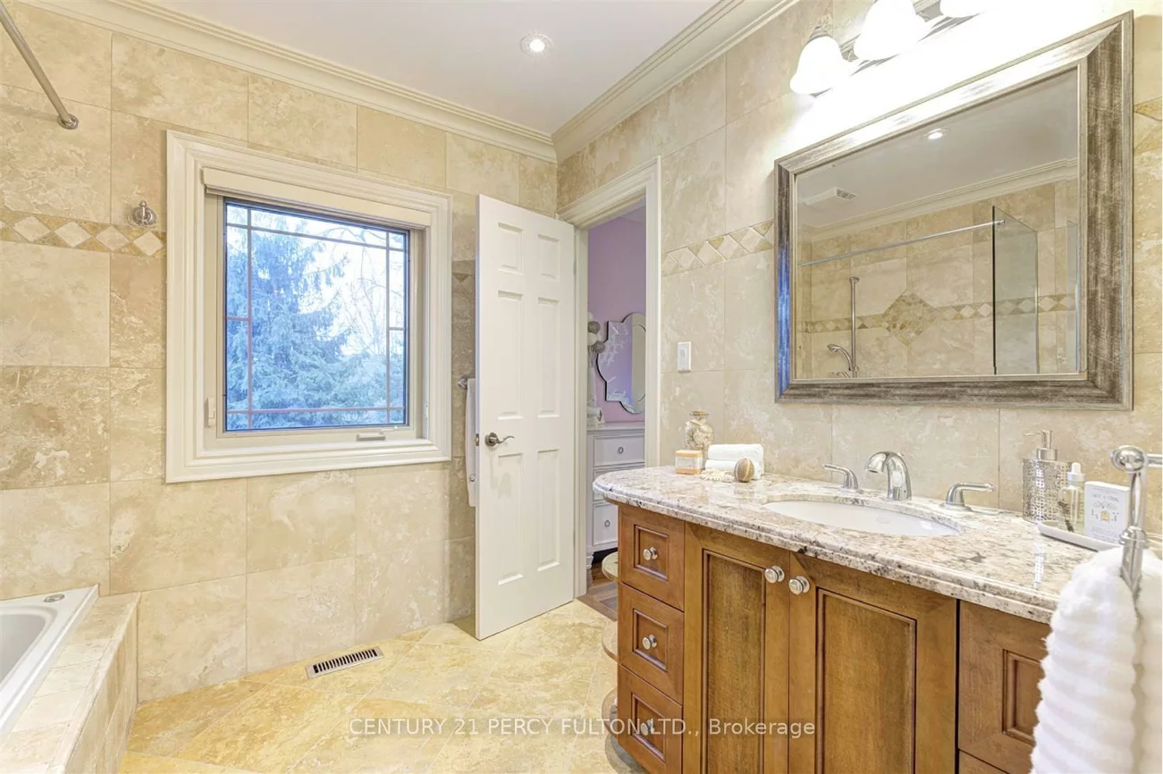 1649, Wedmore, Lorne Park, Mississauga