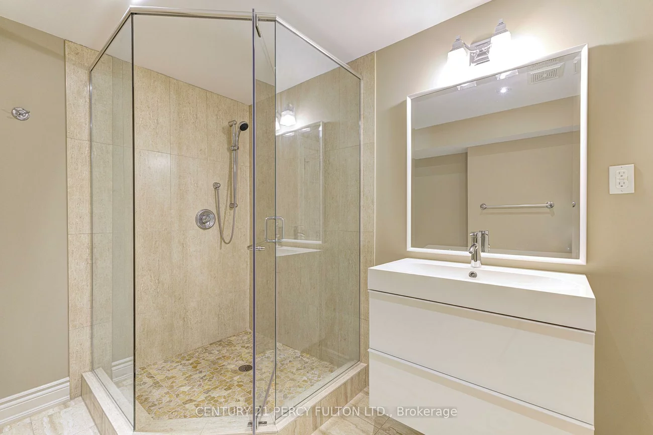 1649, Wedmore, Lorne Park, Mississauga