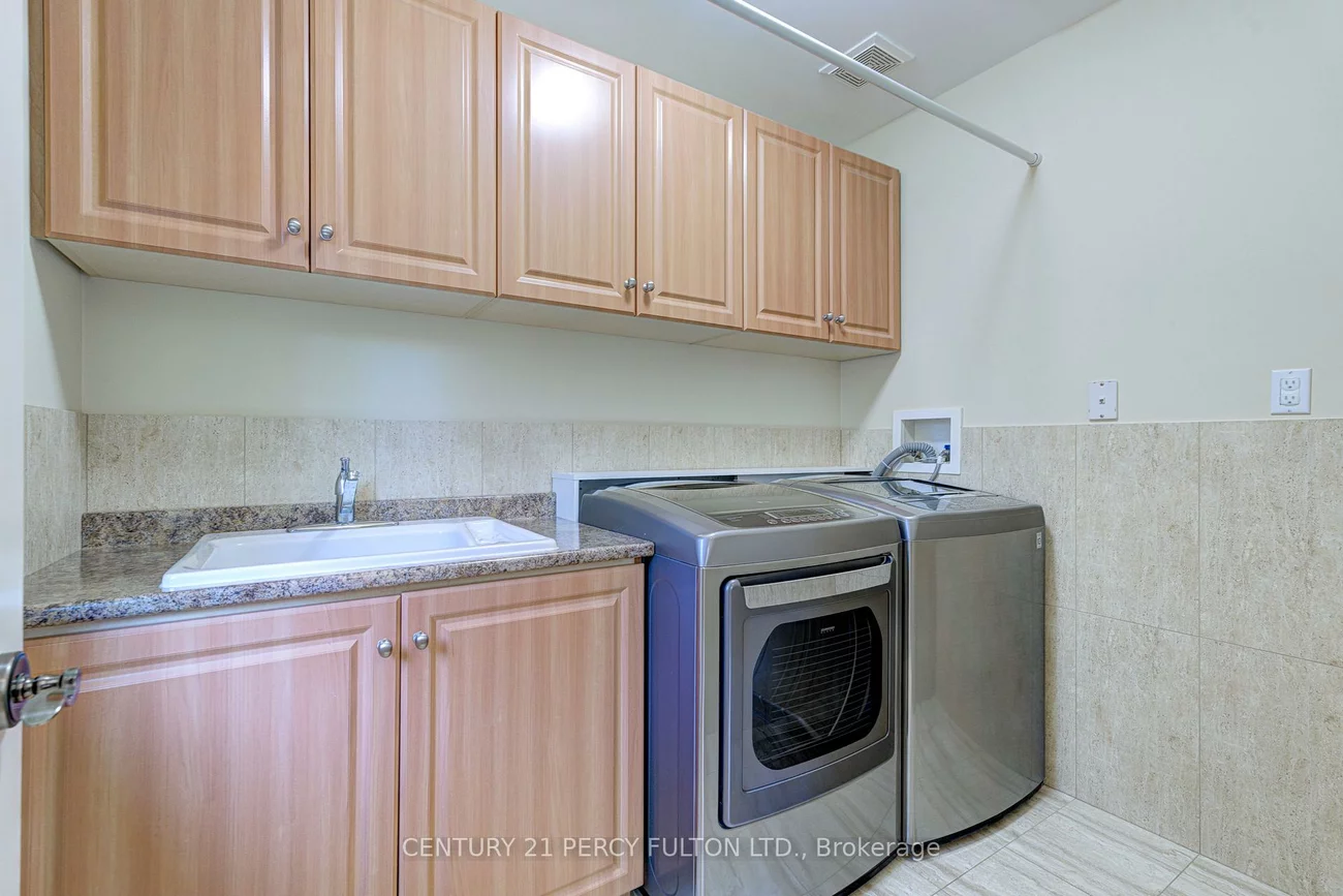 1649, Wedmore, Lorne Park, Mississauga