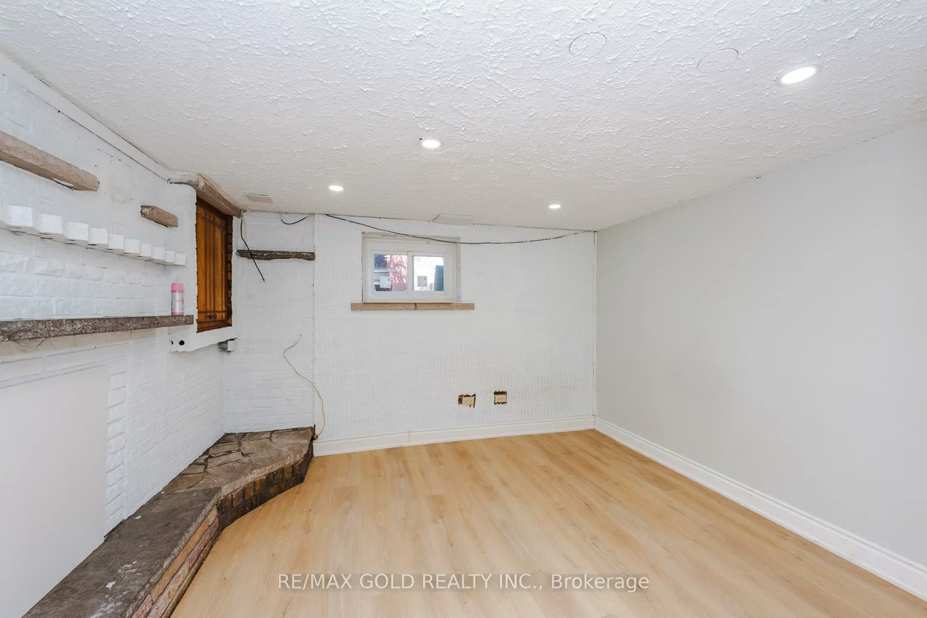 7521, Rockhill, Malton, Mississauga