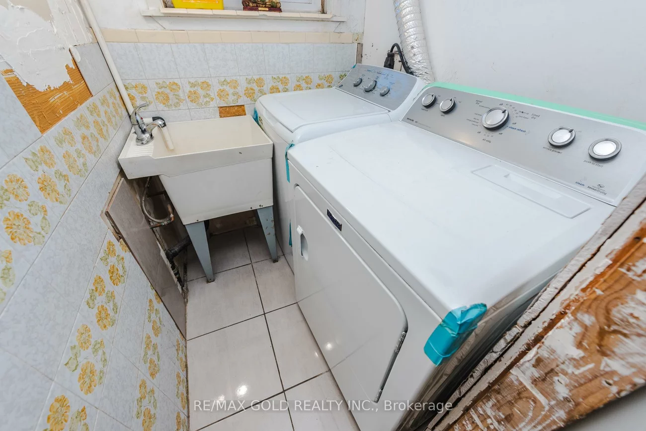 7521, Rockhill, Malton, Mississauga