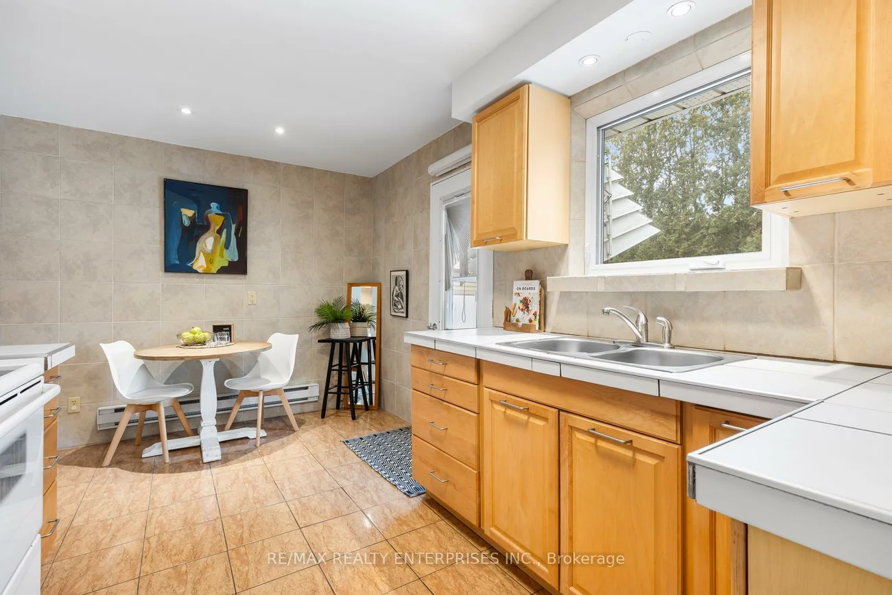 1364, Everall, Clarkson, Mississauga