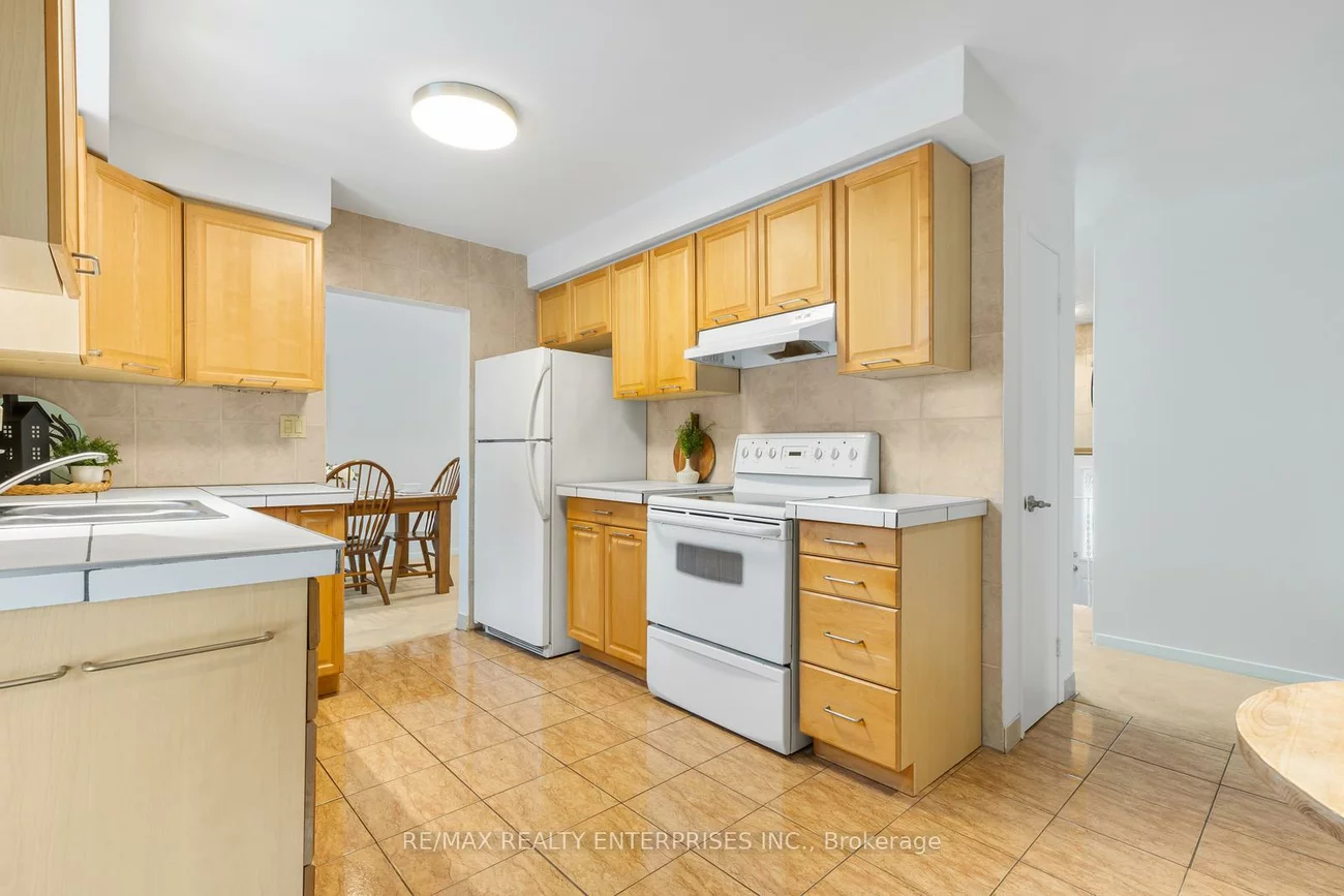 1364, Everall, Clarkson, Mississauga