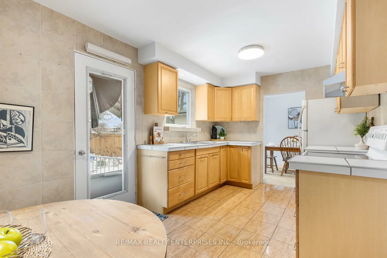 1364, Everall, Clarkson, Mississauga