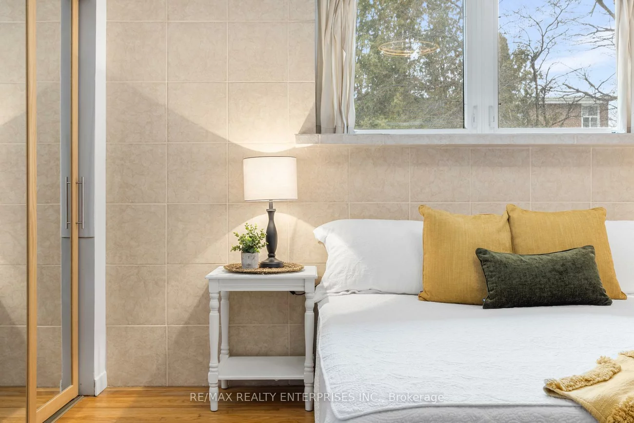 1364, Everall, Clarkson, Mississauga