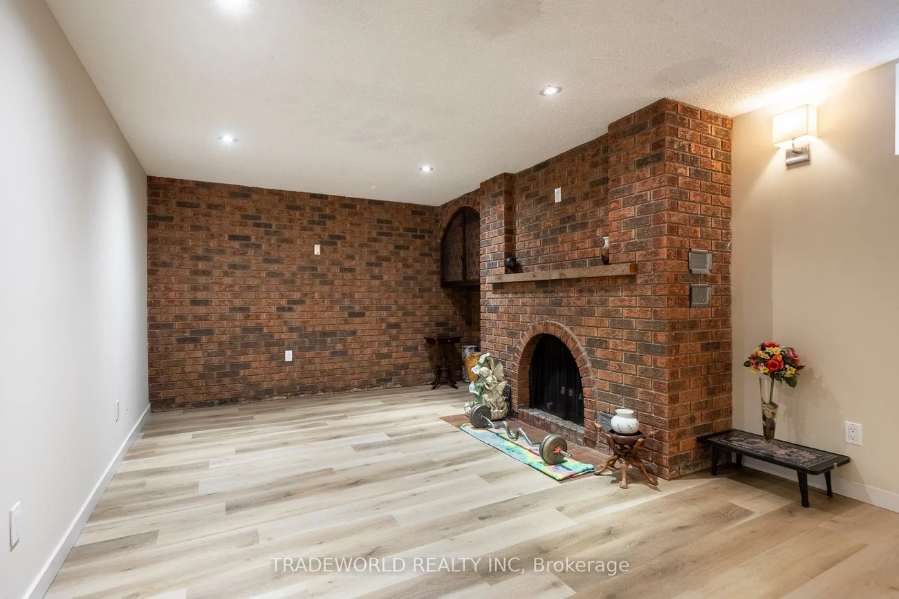 1924, Steepbank, Applewood, Mississauga