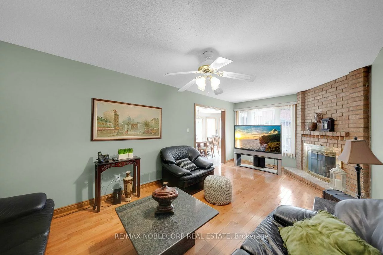 100, Glenn Hawthorne, Hurontario, Mississauga