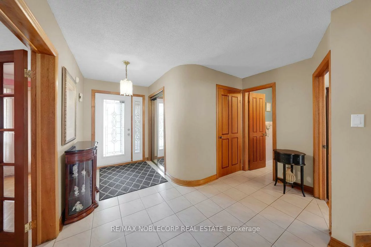 100, Glenn Hawthorne, Hurontario, Mississauga