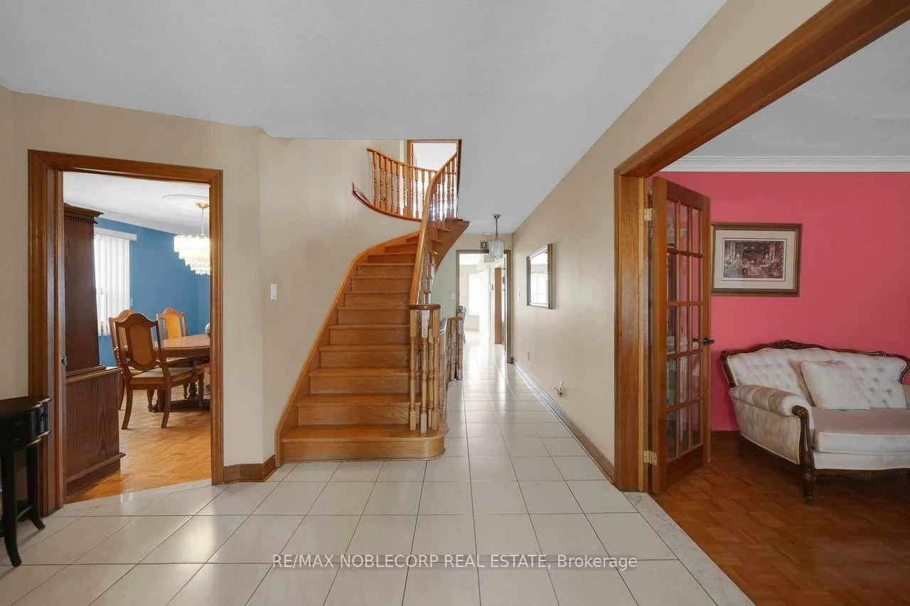 100, Glenn Hawthorne, Hurontario, Mississauga