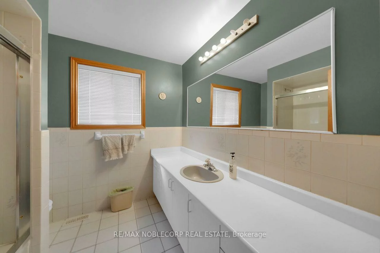 100, Glenn Hawthorne, Hurontario, Mississauga