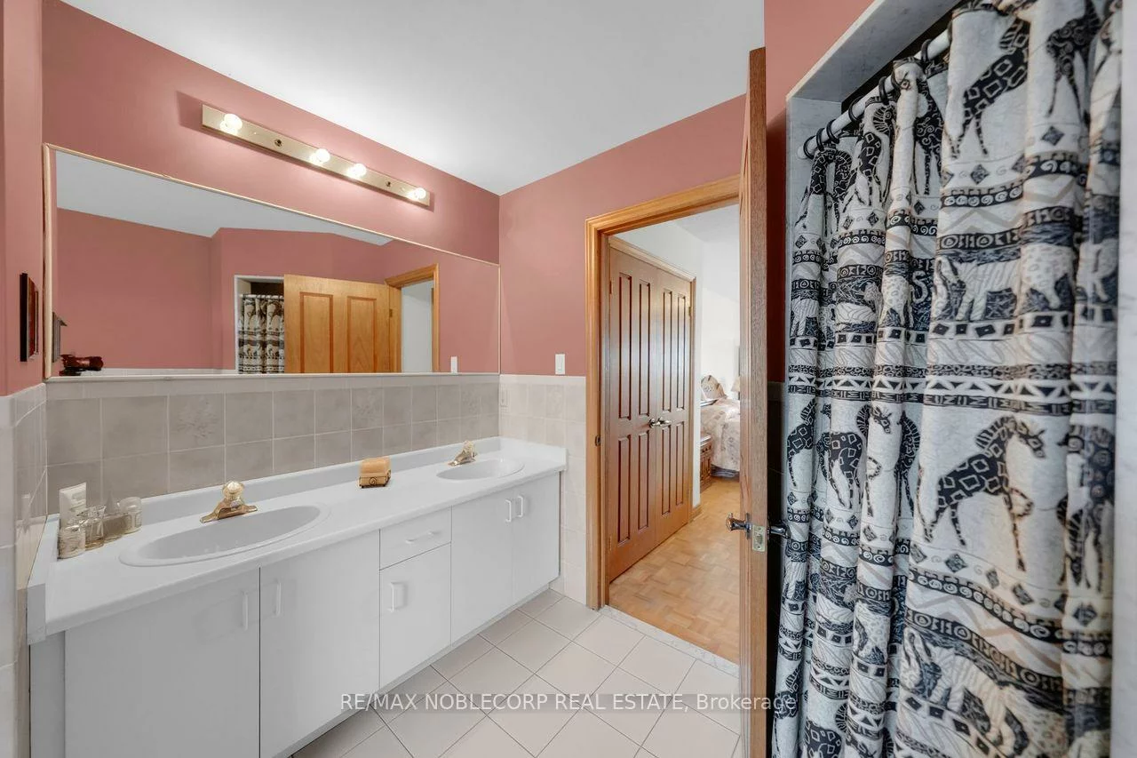 100, Glenn Hawthorne, Hurontario, Mississauga