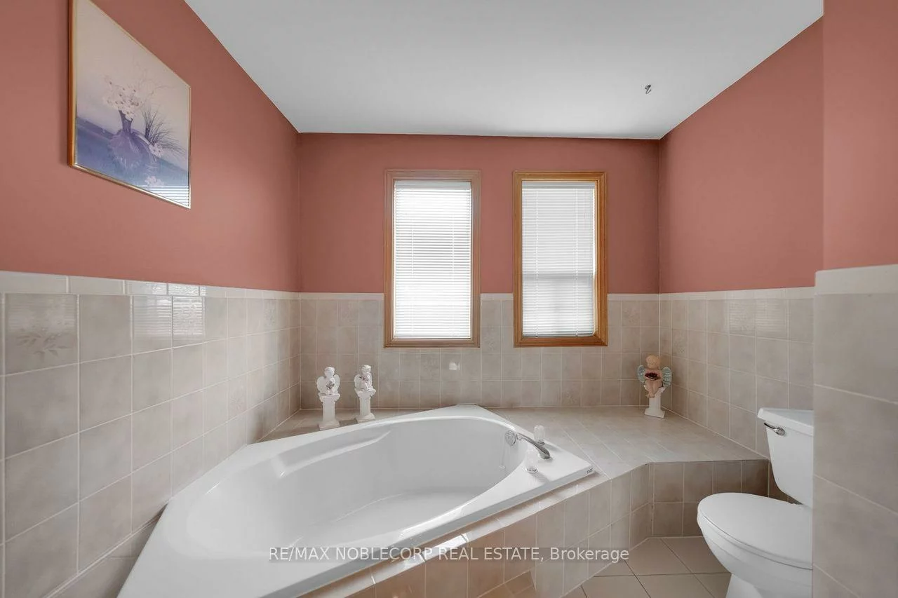 100, Glenn Hawthorne, Hurontario, Mississauga