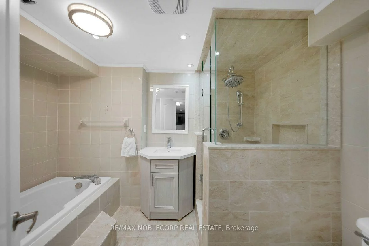 100, Glenn Hawthorne, Hurontario, Mississauga