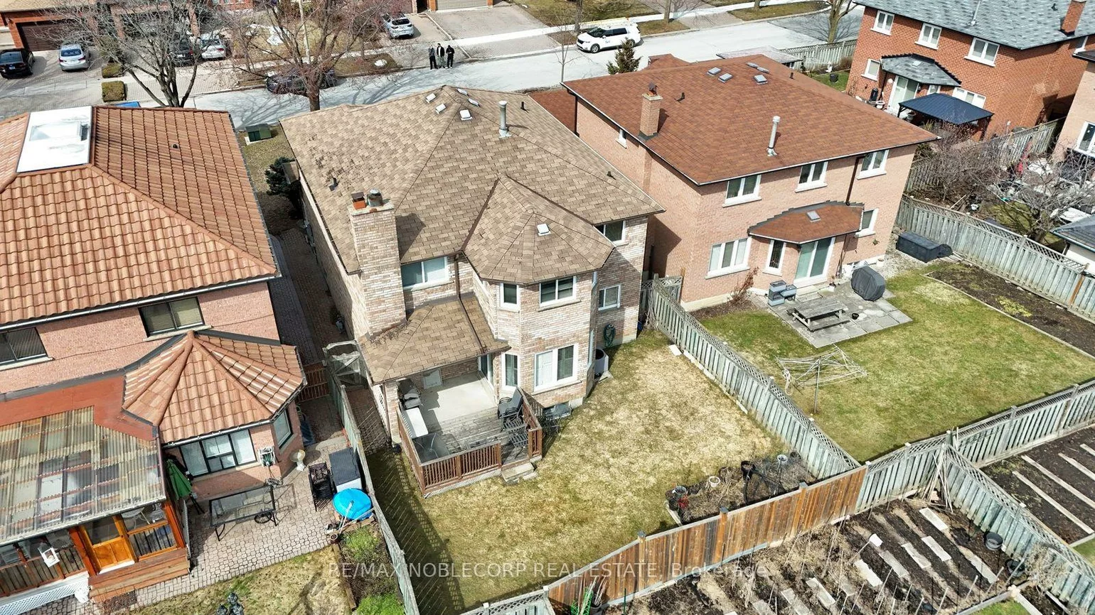 100, Glenn Hawthorne, Hurontario, Mississauga