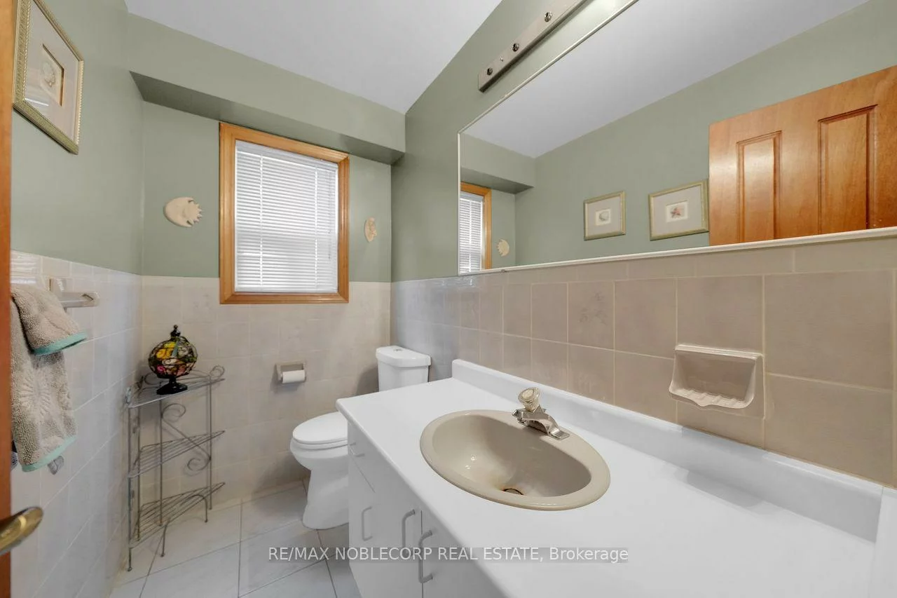 100, Glenn Hawthorne, Hurontario, Mississauga